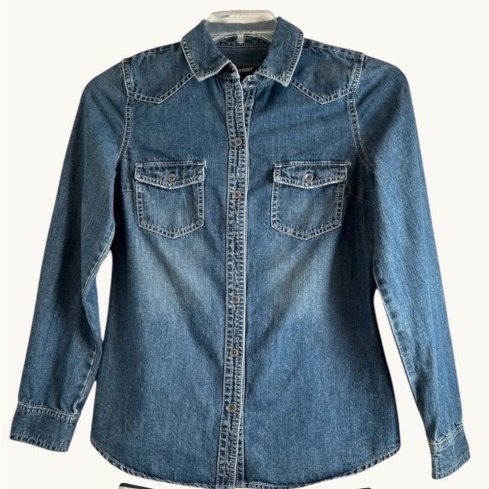 💙 Old Navy Classic Denim Button-Down Shirt | Med Wash | Size Small - Picture 1 of 7